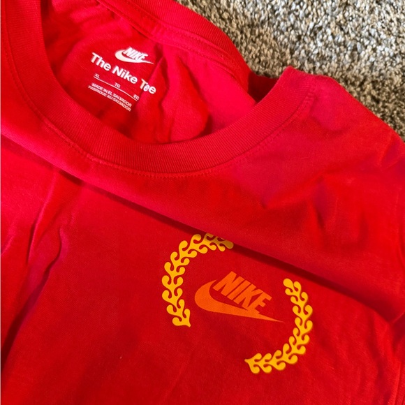 EUC Nike Red T-Shirt with YELLOW Logo XL MENS - Picture 2 of 5